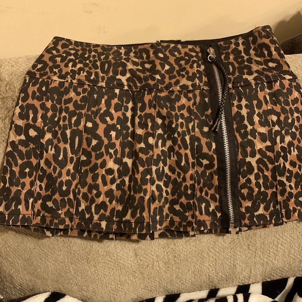 Royal Bones pleated leopard print skirt (s)